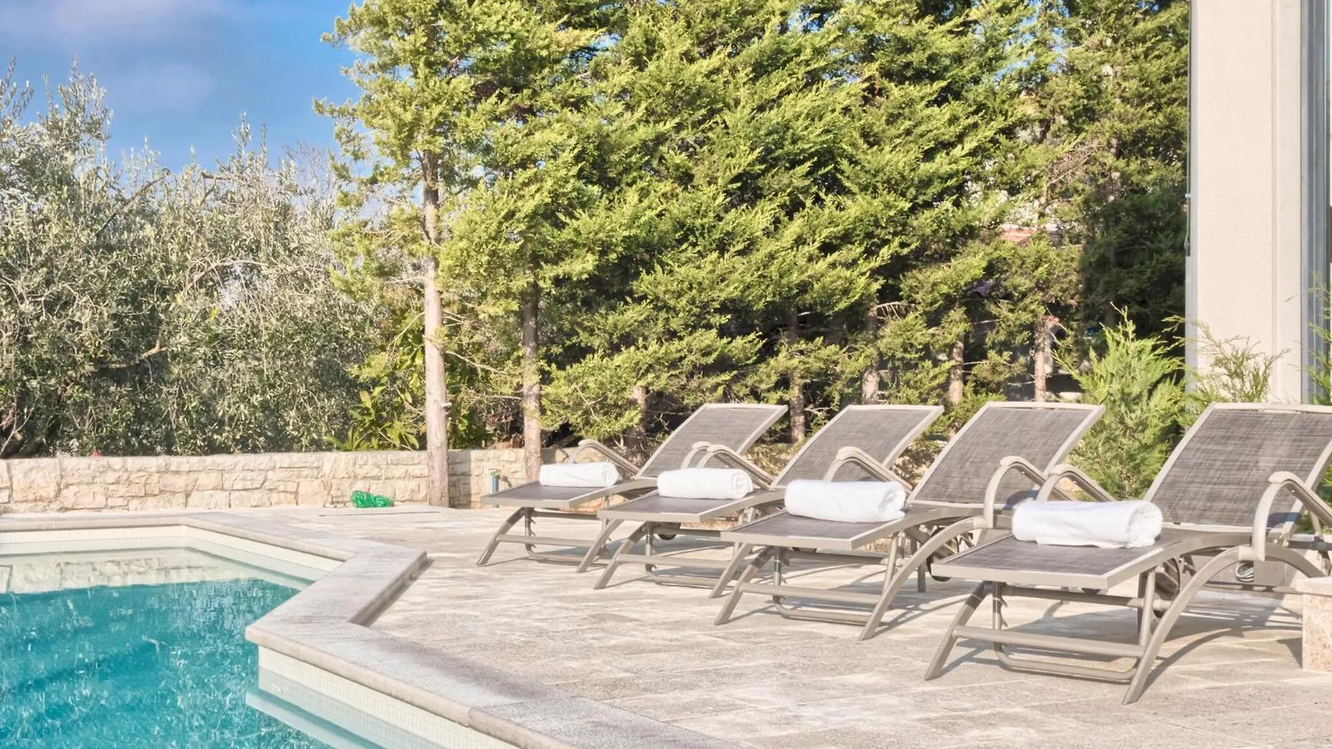 2 Bedroom Amazing Apartment In Pula